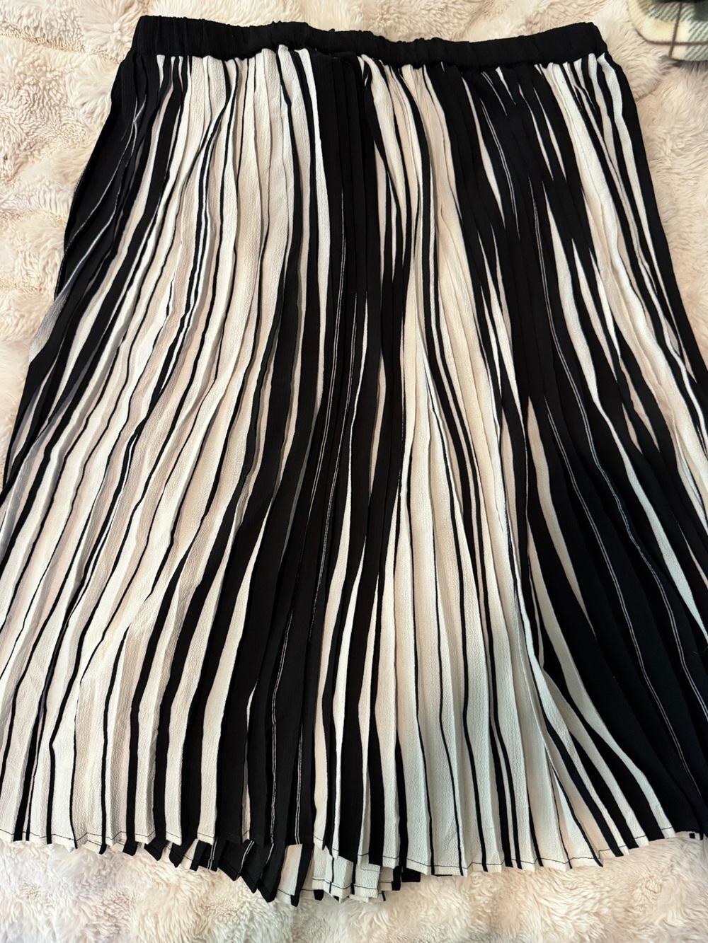 Adrianna Papell Black and White Pleated Midi Skirt